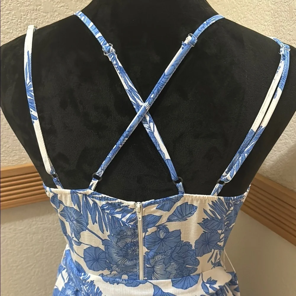 My Michelle Floral Blue and White Criss Cross Strap Wide Leg Jumpsuit Size 5! - Picture 2 of 16